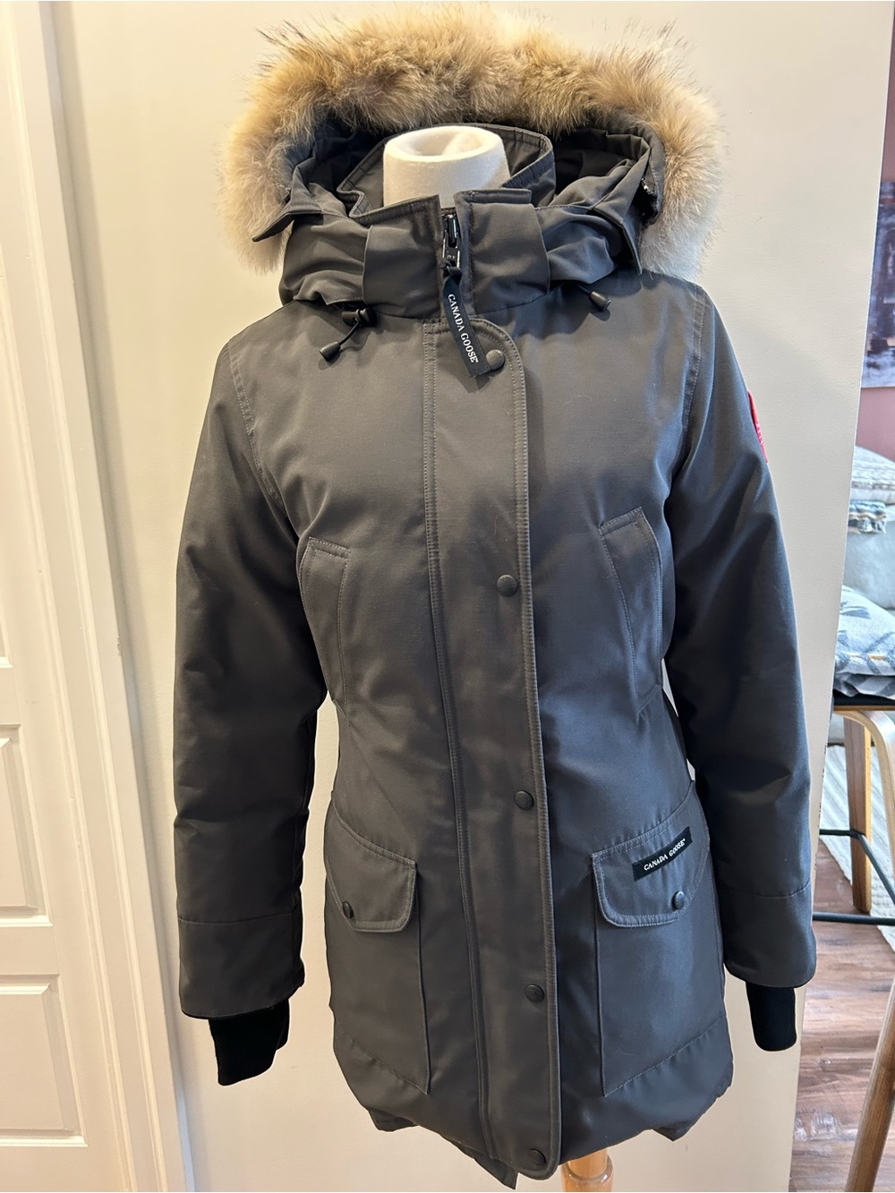 Woman’s XS Canada Goose Trillium Gray Parka with Fur-Trim Hood - IMMACULATE